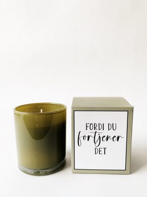 Duftlys i gaveeske 8x9cm "fordi du fortjener det"