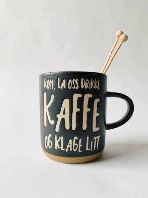 Krus h 9,5 cm "Klage litt"