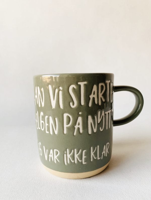 Krus h 9,5 cm "Kan vi starte helgen på nytt?"
