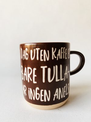 Krus h 9,5 cm "En dag uten kaffe er..."