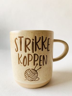Krus h 9,5 cm "Strikkekoppen"
