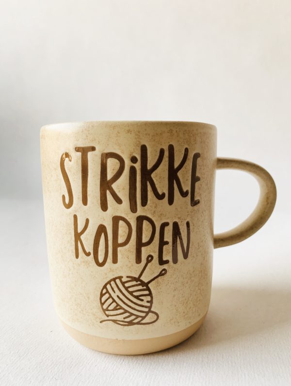 Krus h 9,5 cm "Strikkekoppen"