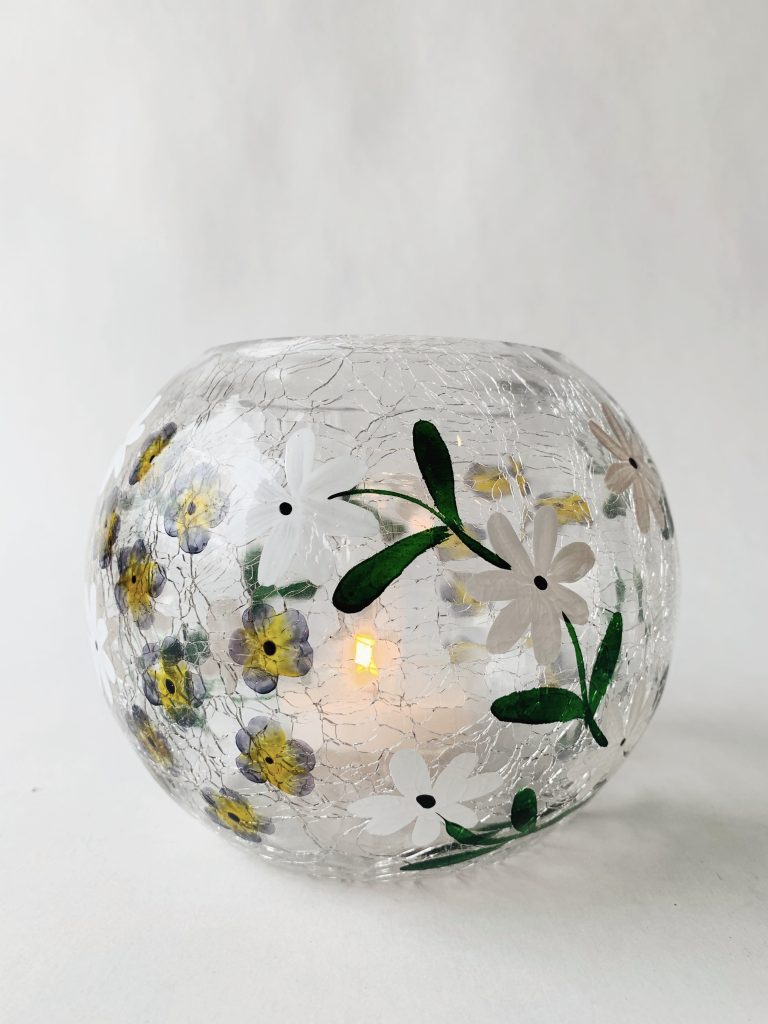 Lysglass håndmalt 15×12 cm hvite blomster