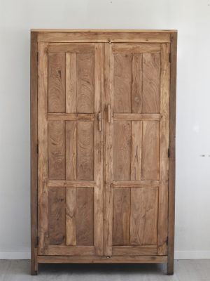 Vintage høyskap m tette dører 107x45x182cm