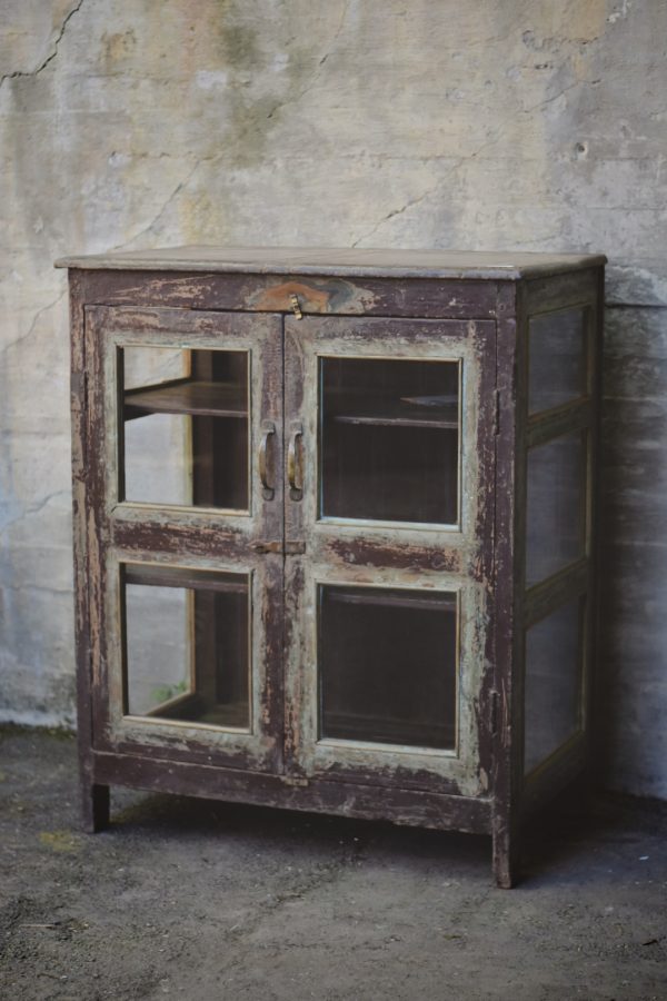 Vintage skap m glassdører 93x55x114cm