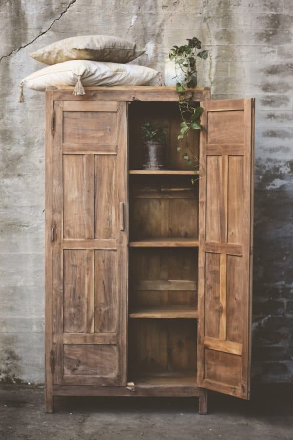 Vintage høyskap med tette dører 92x45x182cm