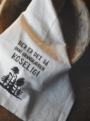 Kjøkkenhåndkle brodert 50x70 cm "Granskauen"