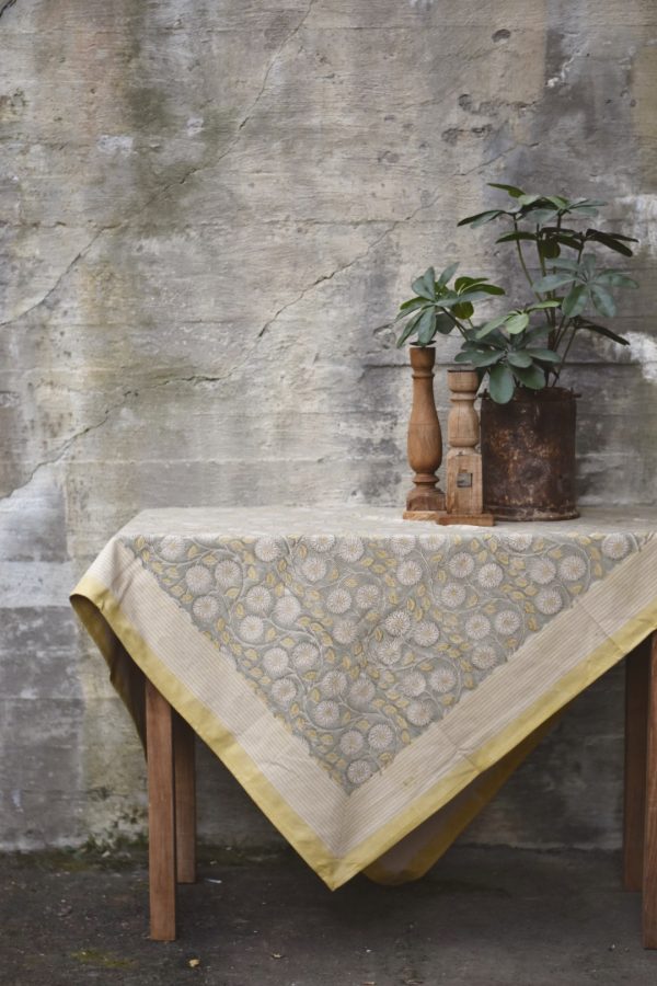 Duk 140x140 blomster mint