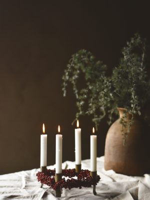 Adventstake med treperler d 35 cm rød