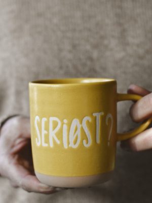 Krus h 9,5 cm "Seriøst?"