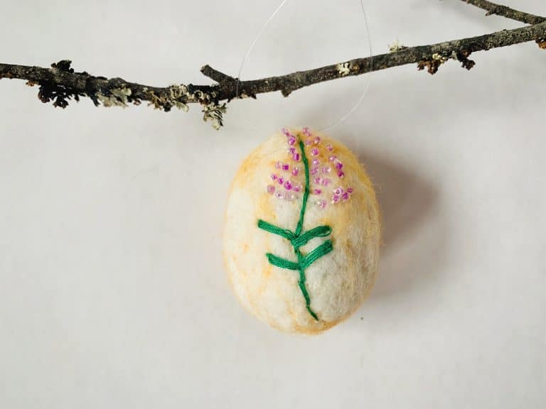Heng påskeegg 8 cm creme