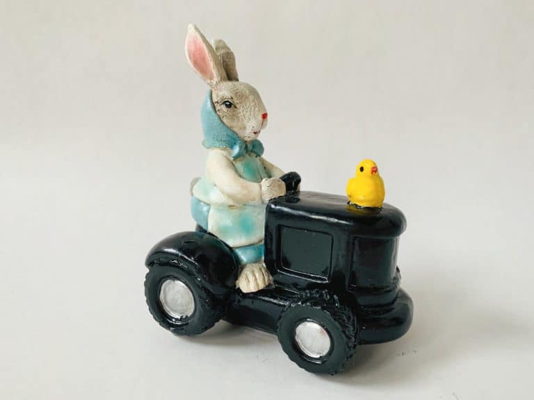 Kanin på traktor h 12 cm