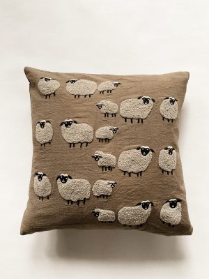 Putetrekk brodert sauer 45x45 cm muldvarp
