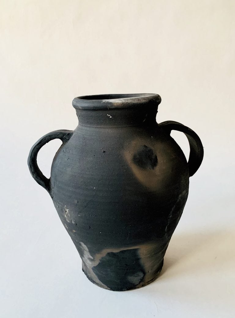 Terracotta urne m hanker, svart 20x26cm